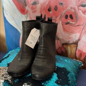 Time and Tru Black Croc-Embossed Boots